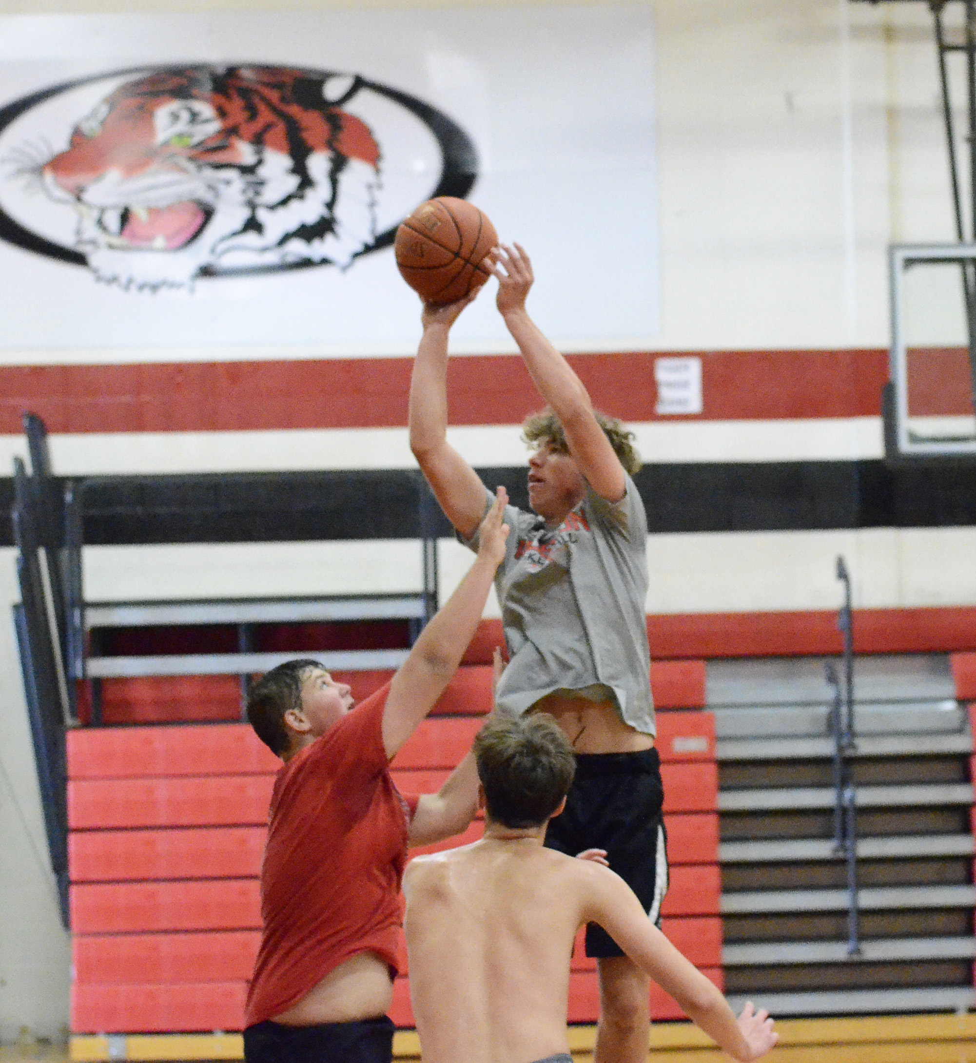 Noah shoots