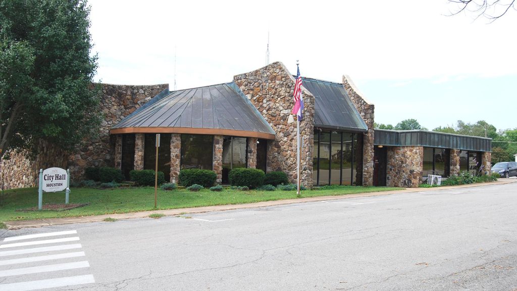 City discusses marijuana ordinances, partnership with local business