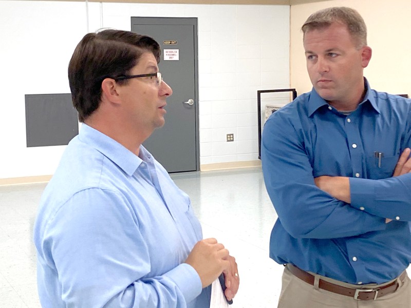 Picture of mayor and state's broadband director.