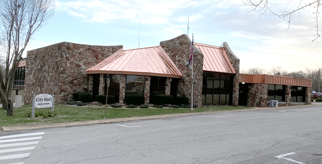 Council, mayor at odds at meeting