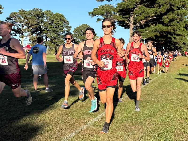 Houston cross country runners shine at Mountain Grove meet